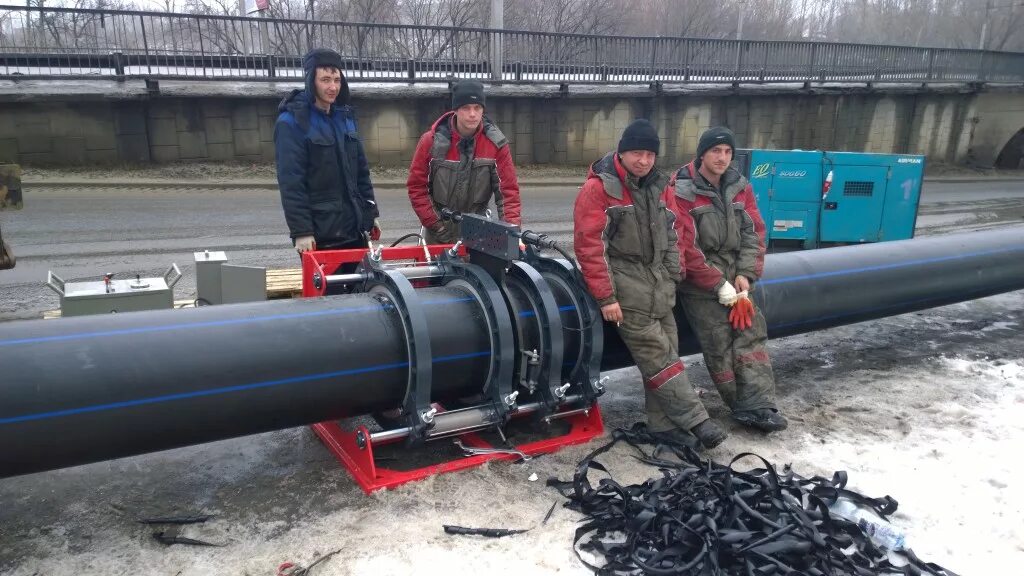 Сварщики пнд работа. Уличная сеть водоснабжения это. Сварщики пнд работа. Сварка пнд трубы 110. Монтажник - сварщик пнд.