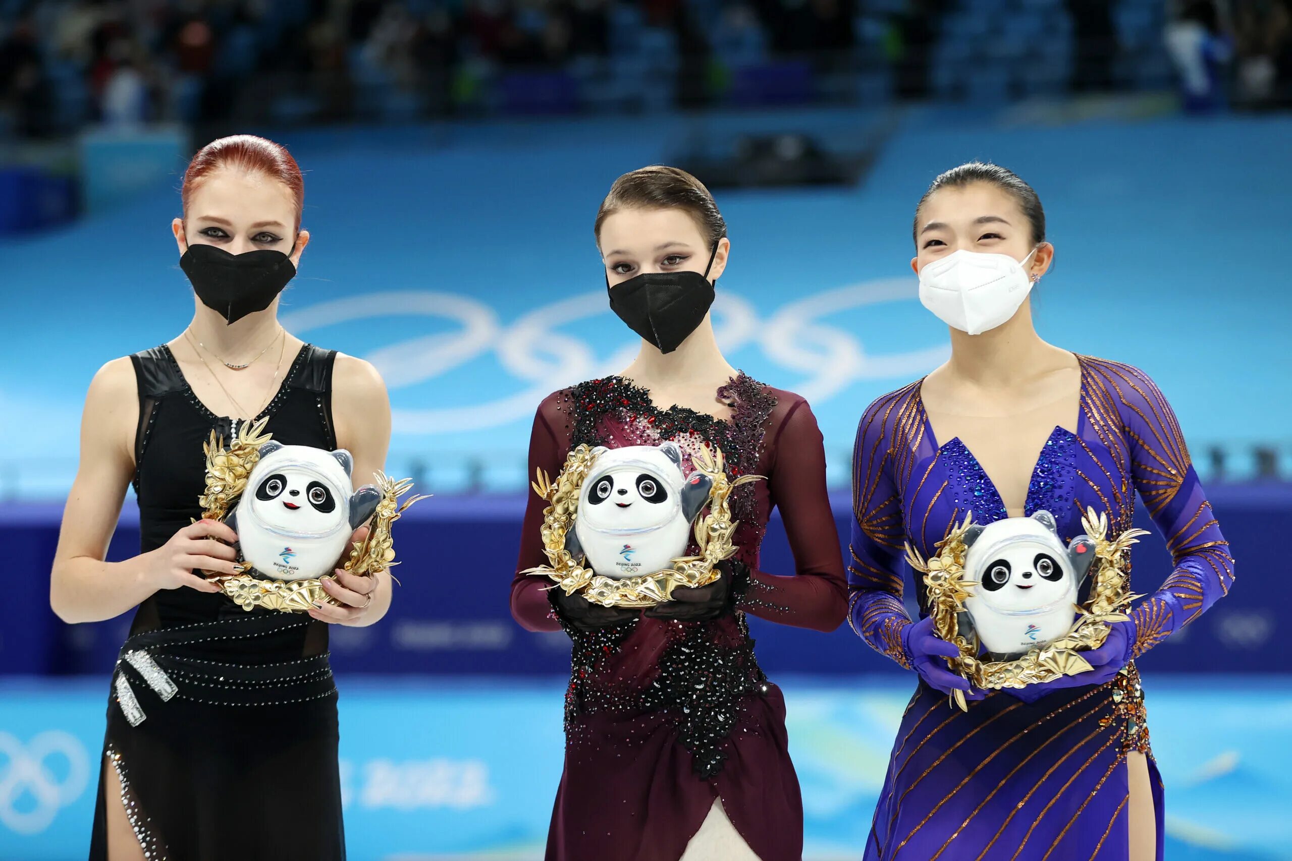 Трусова и Щербакова на Олимпиаде 2022. Трусова Щербакова Валиева Олимпиаде в Пекине.