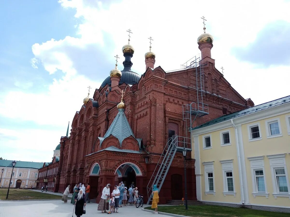 Святые саровской пустыни. Свято-Успенский мужской монастырь Саров. Свято-Успенская Саровская пустынь. Успенская Саровская пустынь Саров. Храм Иона Предтечи Саров.