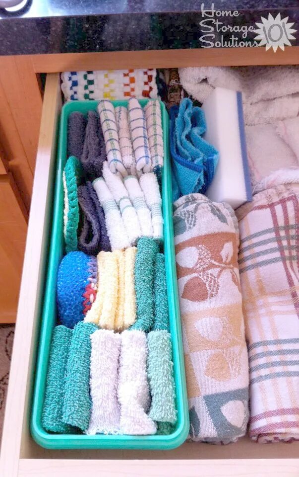 Сложенные кухонные полотенца