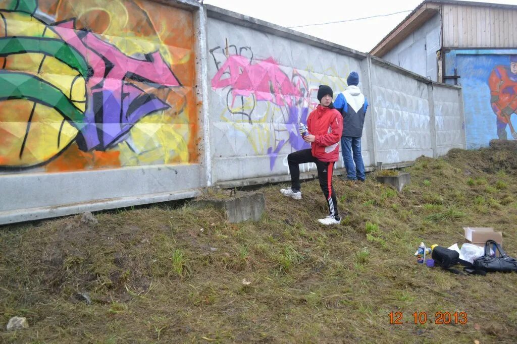 Граффити в городе нижний тагил. Граффити нижний тагил. Здания нижнего тагила в граффити. Горошникова 76 нижний тагил. Граффити нижний тагил шббт.