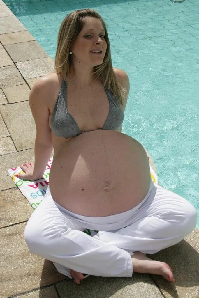 Прегнант энормус белли. Прегнант дизабелли биг белли. Pregnant big girl. Женщина с большим пузом. Pregnant big girl.
