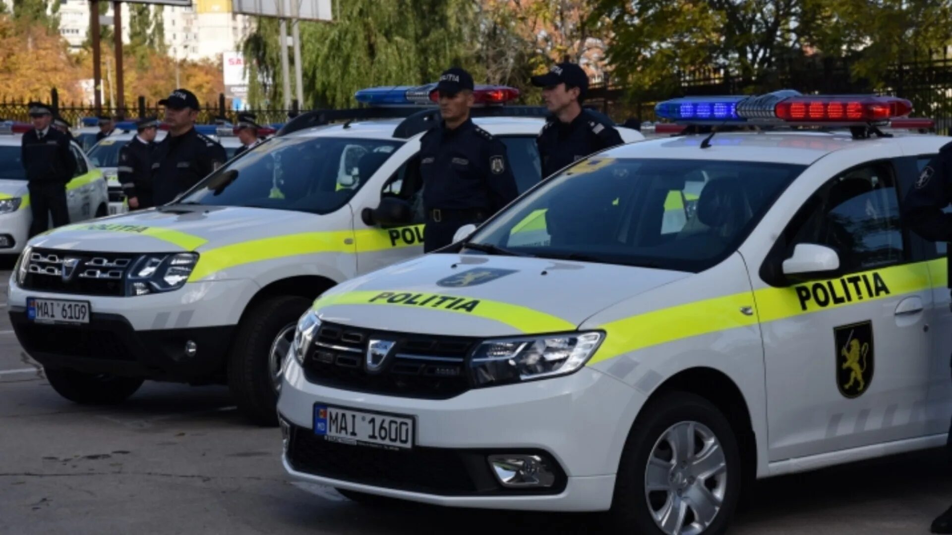 Ген инспекторат полиции Кишинев. Полиция Молдовы машины. Автомобили полиции Молдавии. Полиция Кишинев Дачия Дастер.