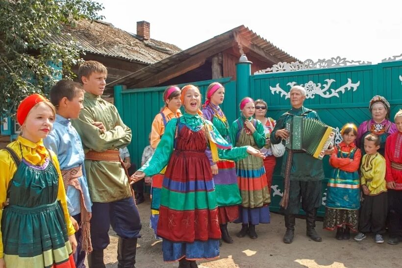 Село в бурятии. Старообрядцы семейские Бурятии. Семейские староверы Бурятии. Семейские в Бурятии село. Деревня староверов в Улан-Удэ.