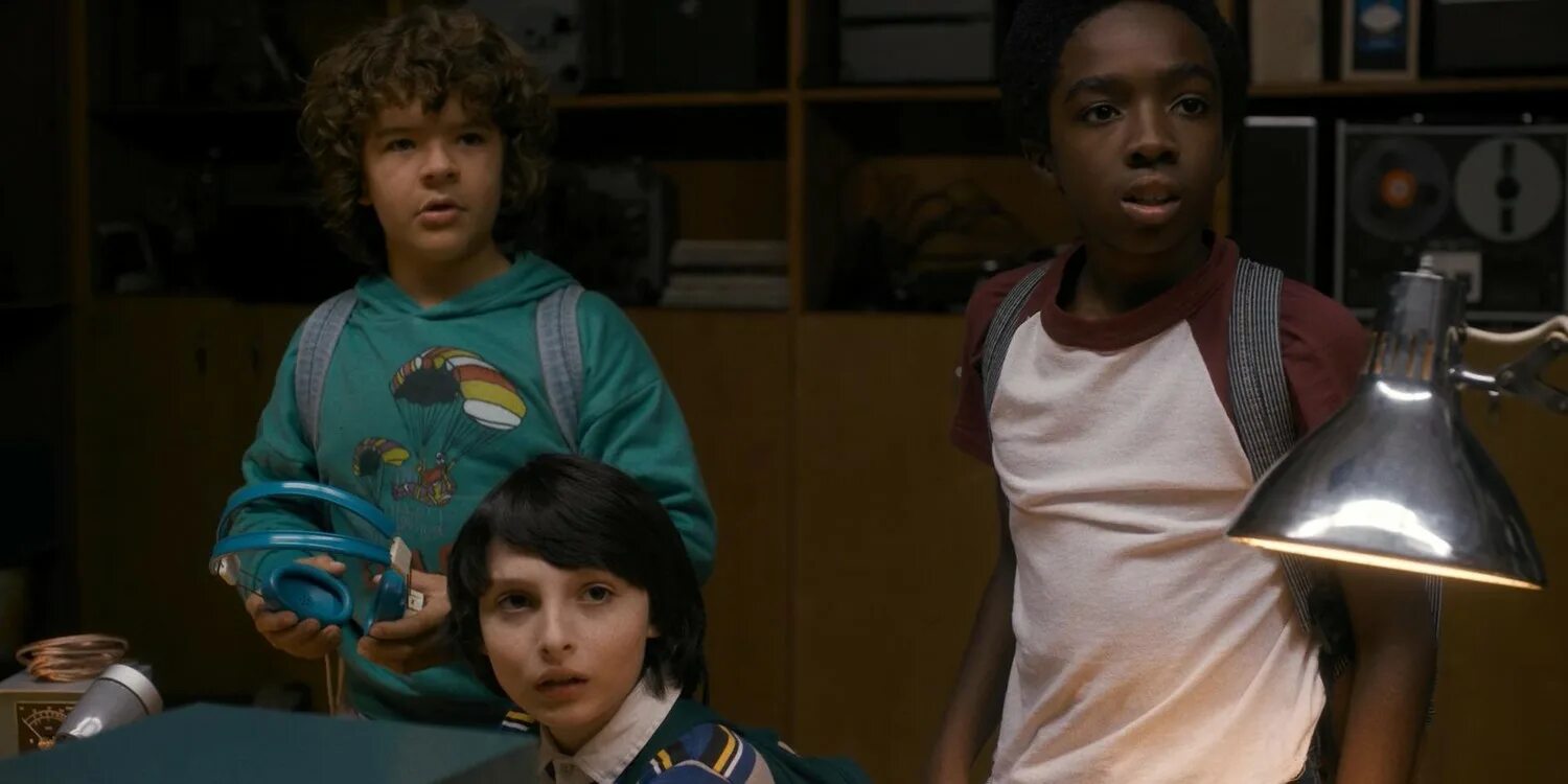 Сериалы нетфликс очень странные дела. Бауэр джейми кэмпбелл очень странные дела 4 сезон. Джейми кэмпбелл бауэр очень странные дела. Питер баллард очень странные дела 001. Очень странные дела 4 сезон.