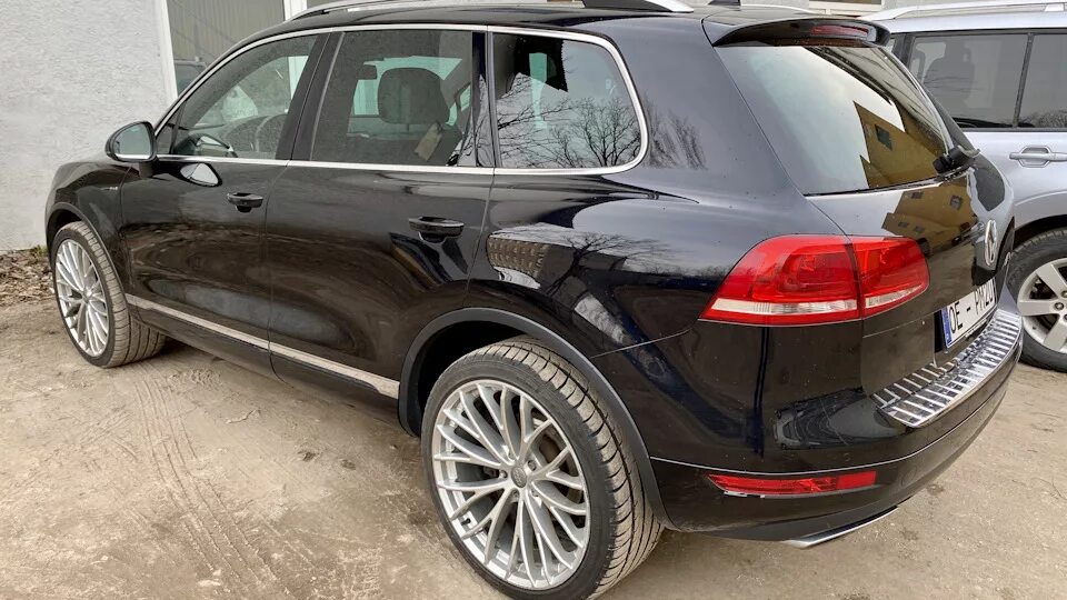 Диски на touareg nf r21. Vw touareg nf r21. Touareg nf на 21 дисках. Touareg nf r21. Touareg nf r21.