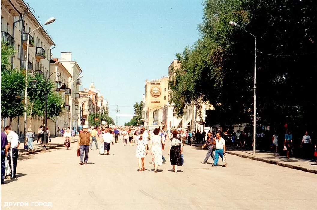 Советский город ленинградская. Самара Ленинградская улица в 90ые. Самарская улица Самара 90-х. Улица Ленинградская Самара 2000. Улица Ленинградская Самара в 90е.