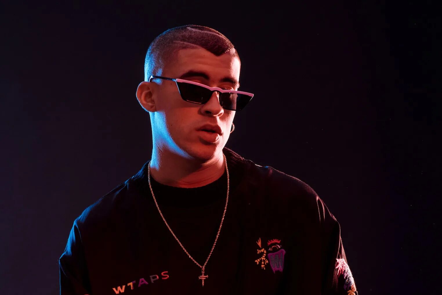 Ксани банни фото. Bad Bunny. Бенито Антонио Мартинес Окасио. Bad Bunny фото. БАД бунни певец.