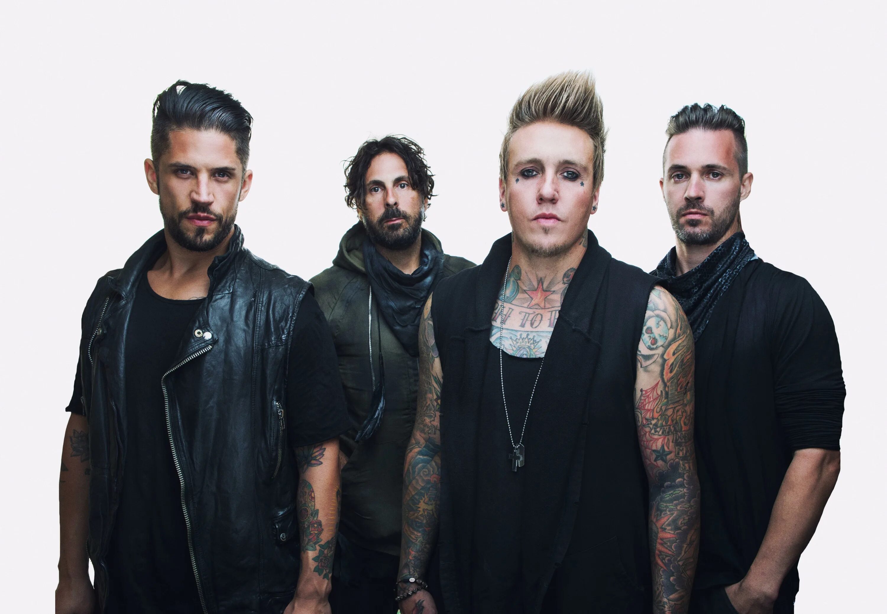 Papa roach between. Группа papa roach. группа papa roach 2000. группа папа роуч. группа papa roach 2025.