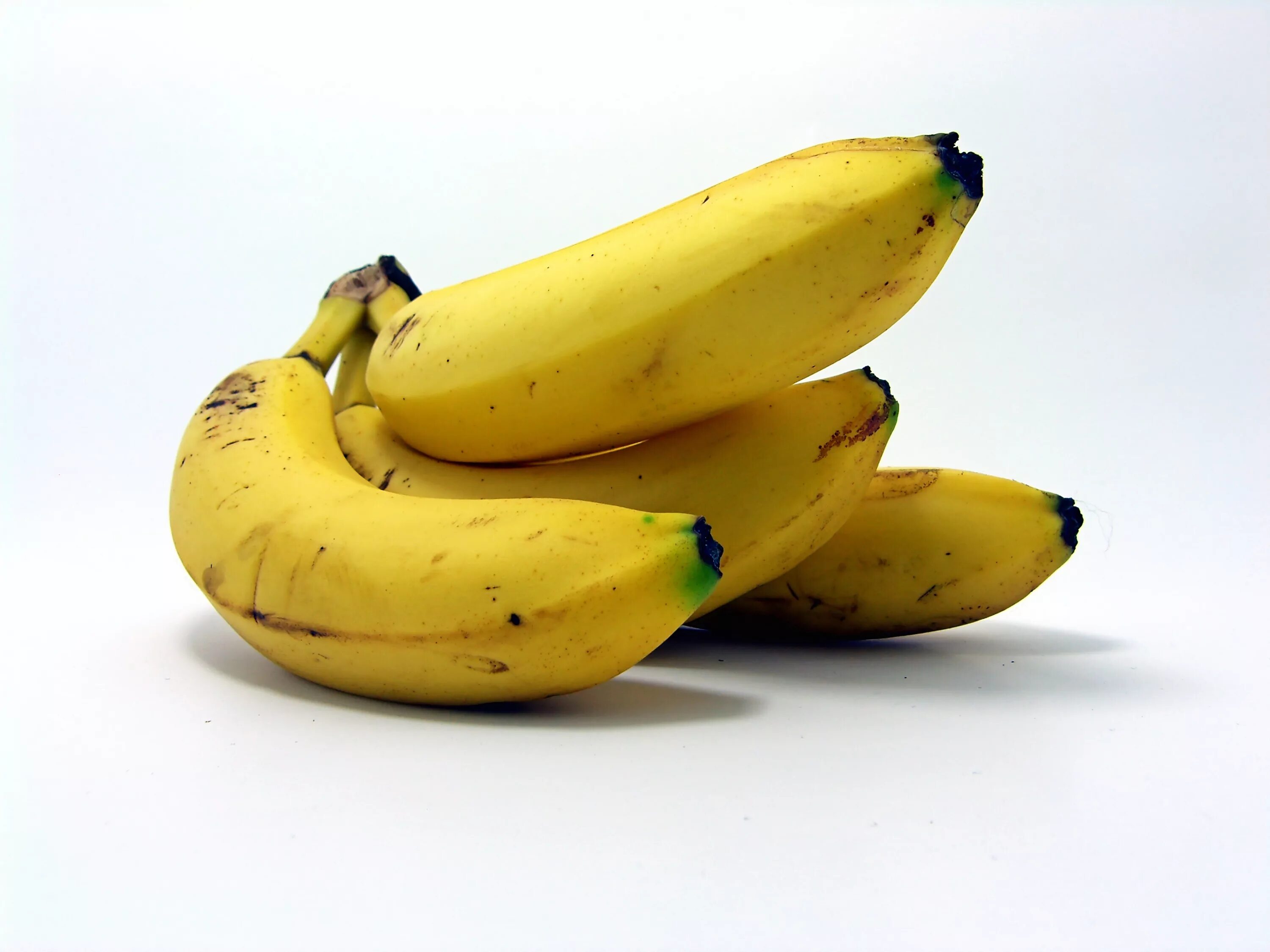 Где можно купит банан. Банан. Сочный банан. Желтый банан. Обои с бананами.