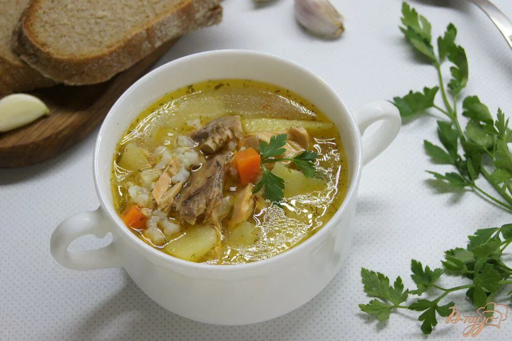 Суп с консервами пошагово. Суп деревенский. Суп с консервами пошагово. Суп картофельный с рыбными консервами. Суп с рыбной томатной консервой и рисом.