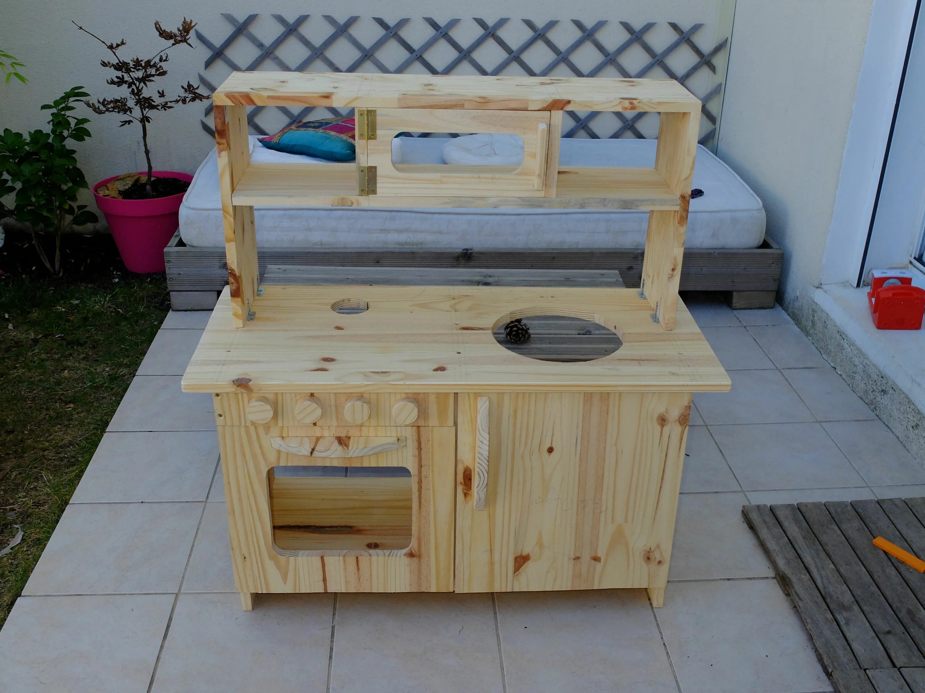 Pin on красота во всём Diy play kitchen, Diy kids kitchen, Kids play kitchen
