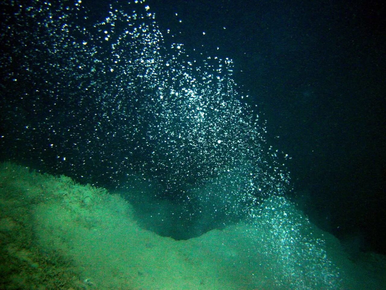 Метановые пузыри в Бермудском треугольнике. Дно океана. Пузырьки в море. Океаны. Глубина. 70 дней в океане