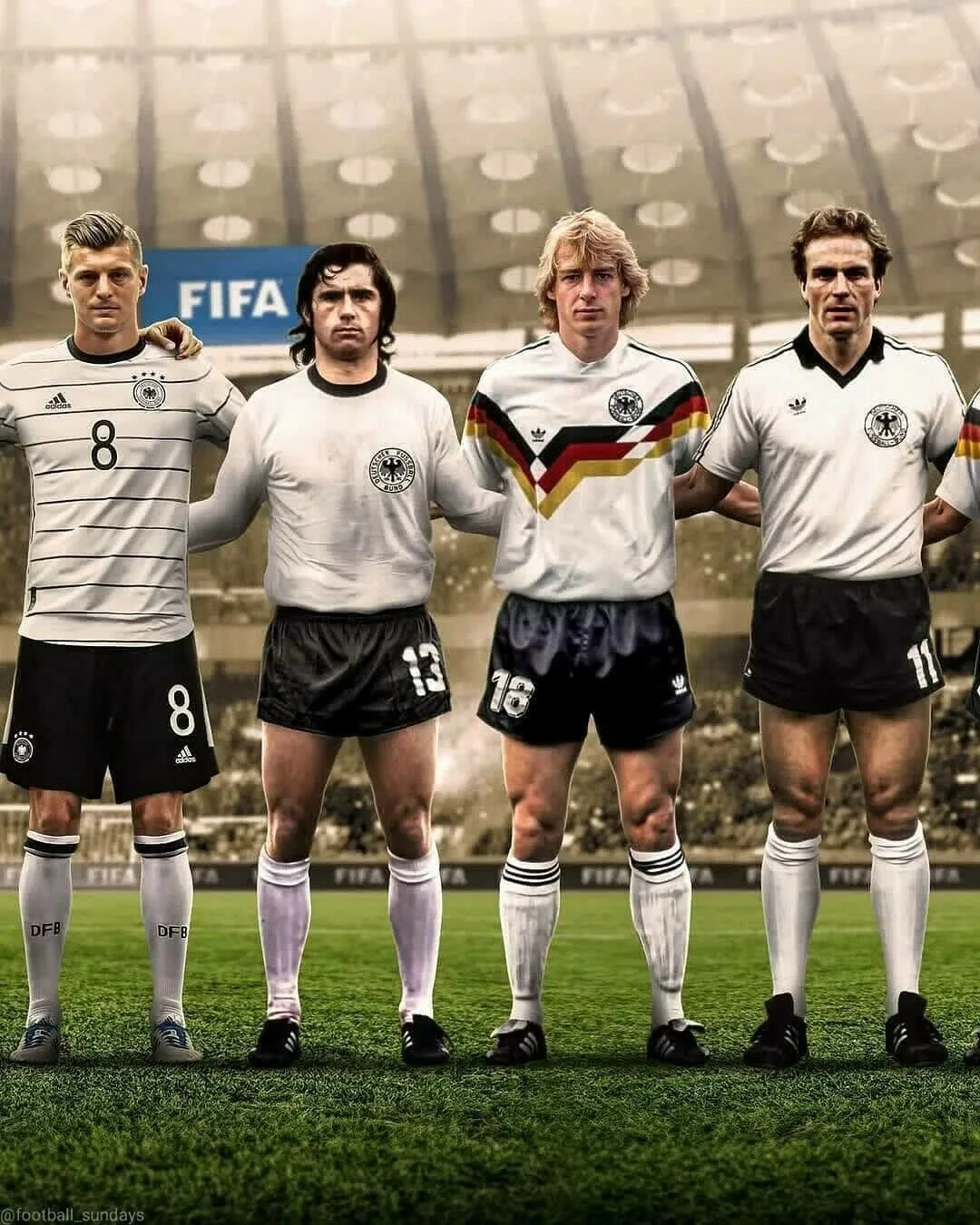 Сборная германии сколько раз чемпион. Футболисты сборной Германии. Футболист сборной ФРГ. Сборная Германии 2005 года. Сборная Германия 2013.