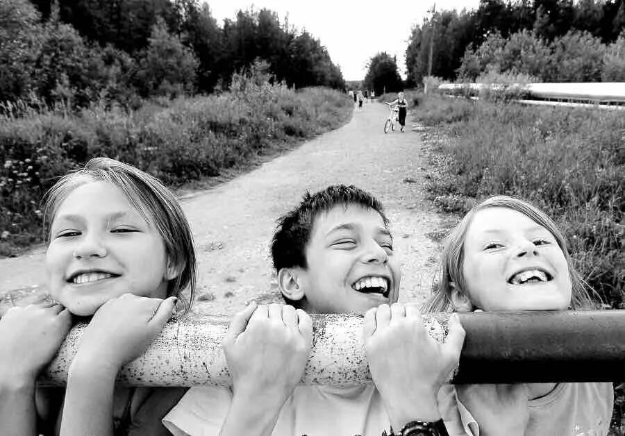 Едим веселые друзья. Дружба фотосессия. 3 Друга. Смешные друзья. Веселые картинки.