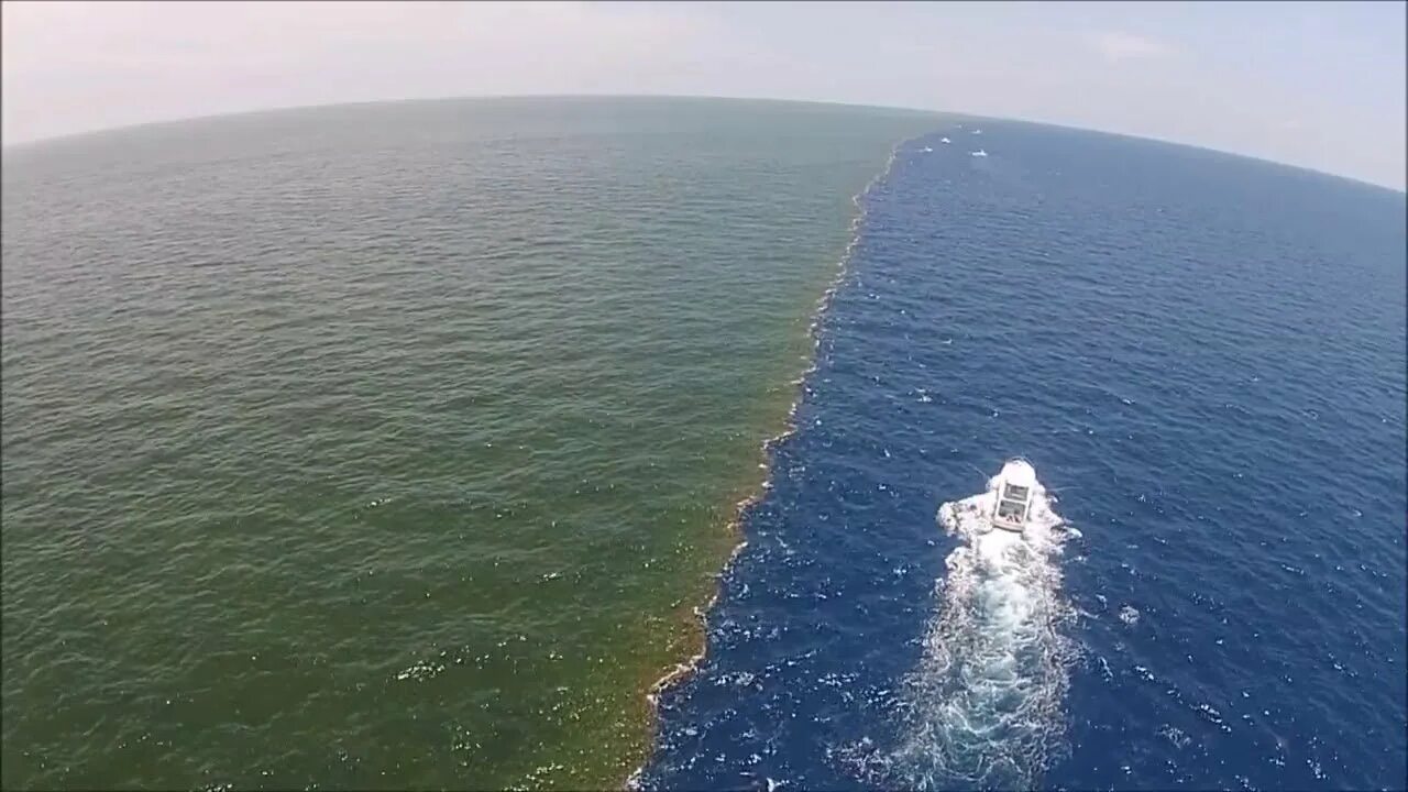 Атлантический океан и тихий океан граница. Северное и балтийское море граница. Тихий океан и атлантический океан смешиваются граница. Граница 2 океанов. Слияние моря и океана.