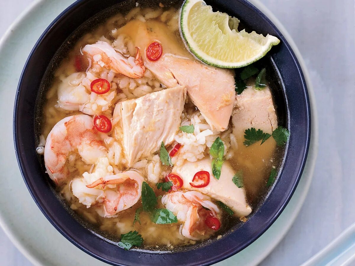 Рецепт вкусного супа с креветками. Суп с креветками. Азиатский суп с морепродуктами. Азиатский суп с креветками. Суп куриный с креветками.