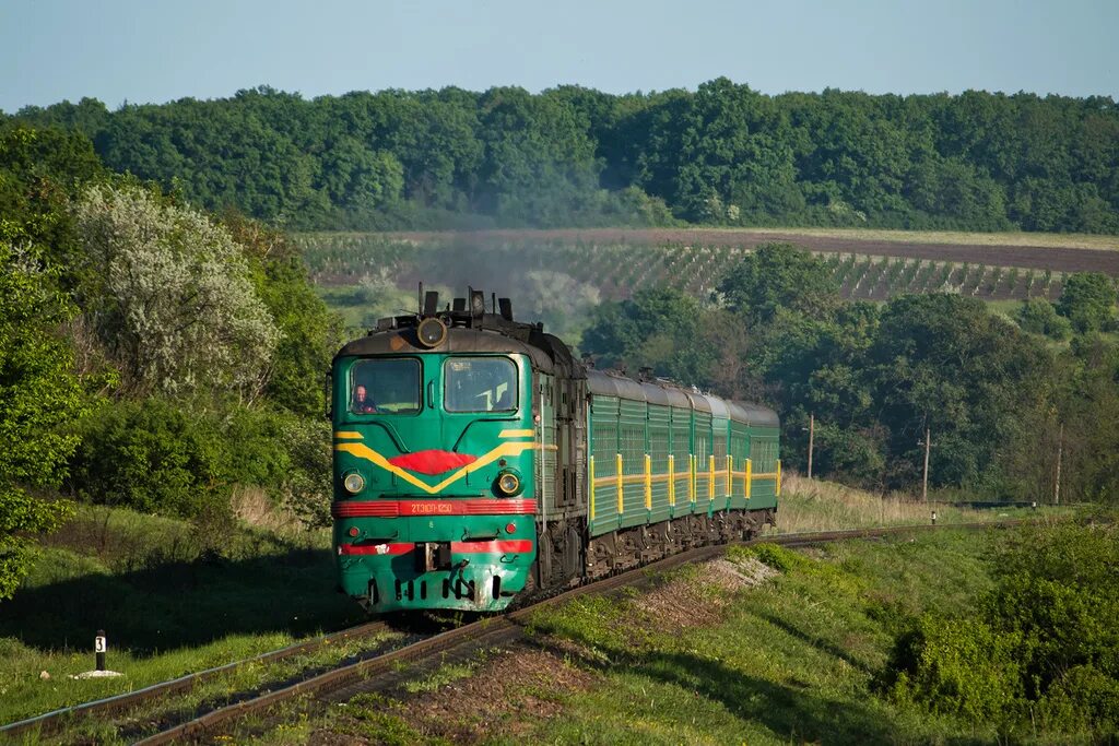 2т10л тепловоз. 2 т 10 л. 2тэ10л-3037. 2тэ10л в молдавия. 2тэ10л-2277.