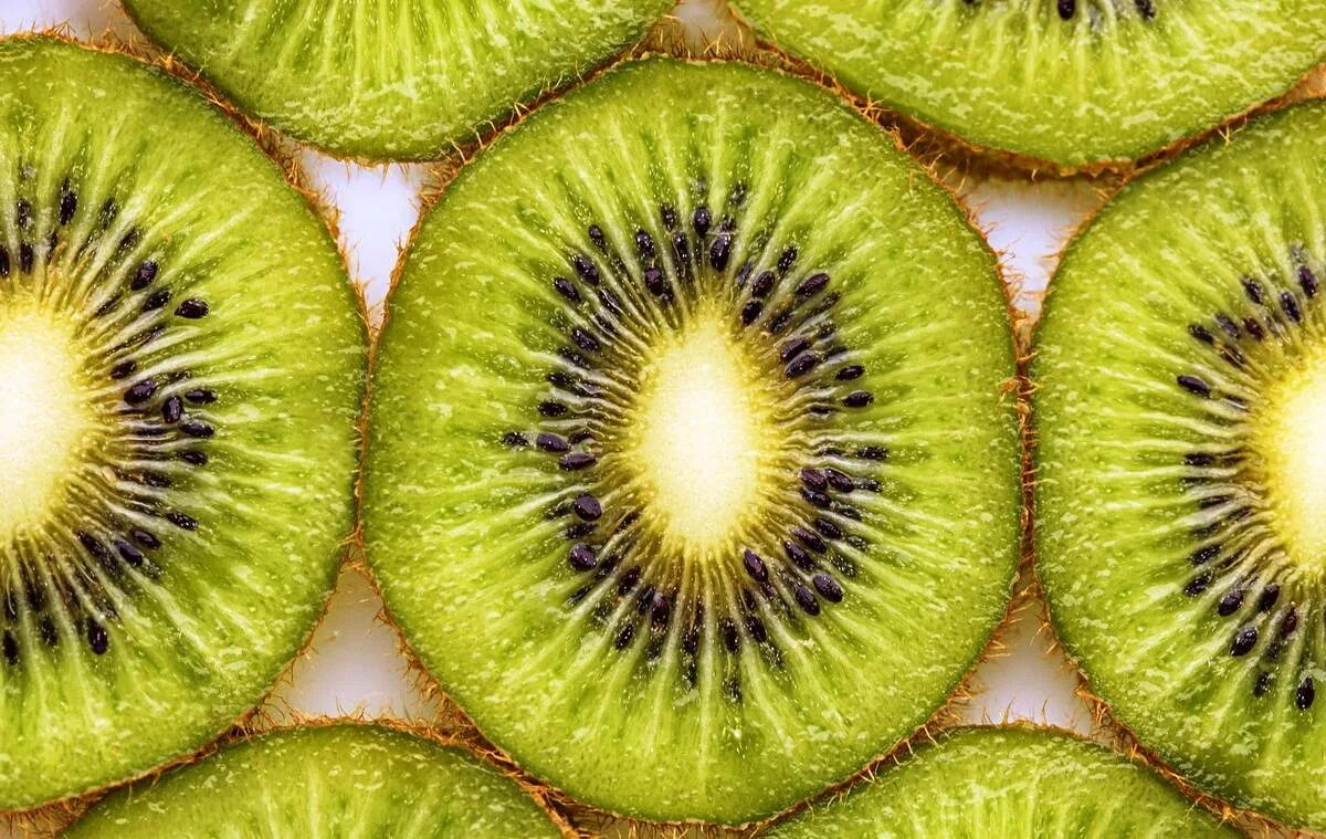 киви срез. киви под. семена киви. киви фон. макросъемка фрукты.