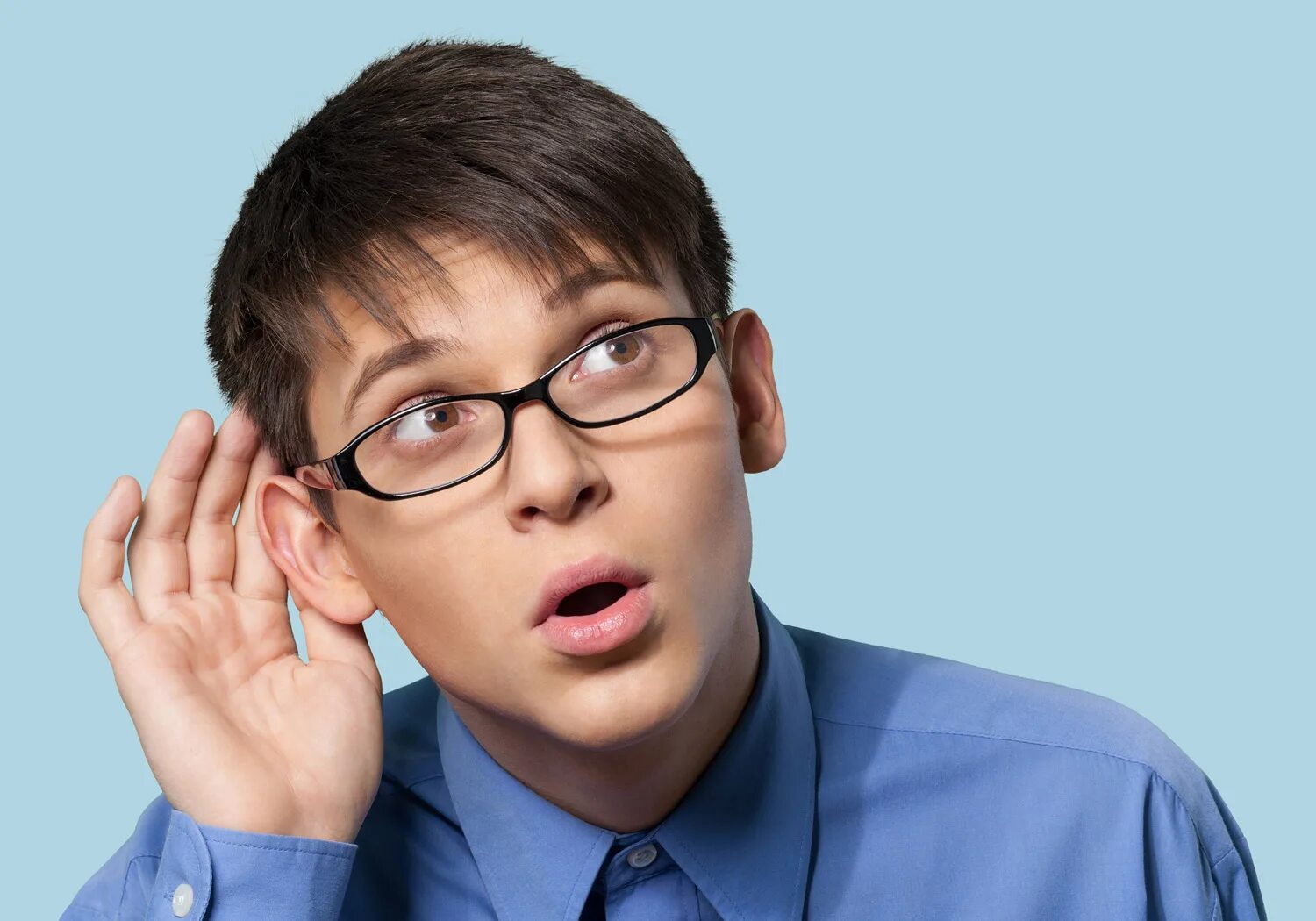 Общение с разными людьми. Человек в наушниках. Непрошенные советы. Слышать внутренний голос. Внимательно слушающий человек.