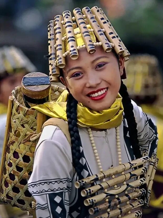 Тагалы народ. Филиппины национальный костюм. Филиппины Национальная одежда. Девушки филиппинки национальные костюмы. Тагал