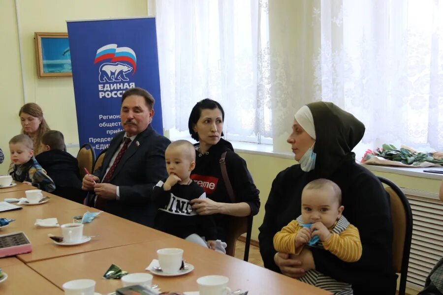 Многодетная семья гагаринского района москвы актриса. Поддержка семьи. С днем защиты детей. Многодетные семьи кострома фото. Многодетная семья.