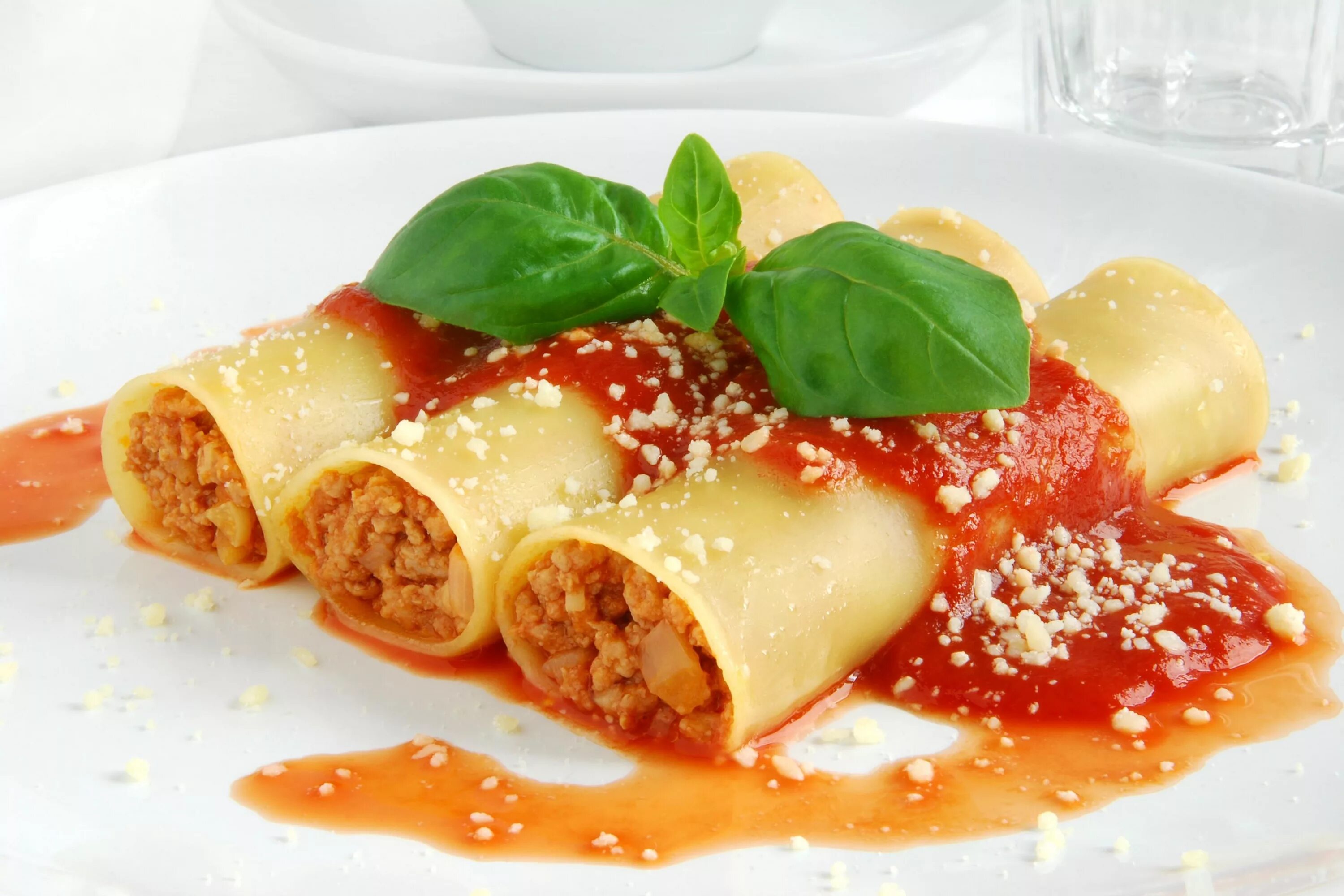 Паста каннеллони - Cannelloni. Фаршированные трубочки каннеллони. Фаршированные макароны каннеллони. Каннеллони фаршированные мясом.