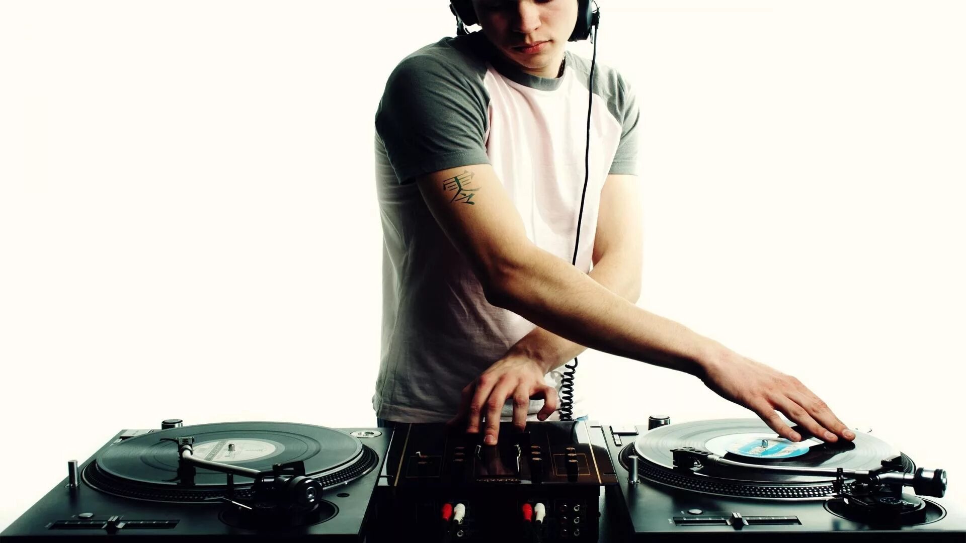 Dj warm