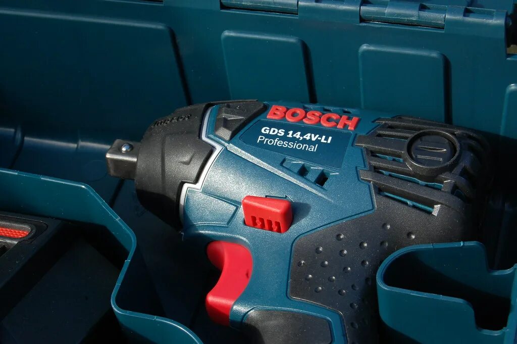 Купить bosch 14. Bosch professional 14.4 v. Bosch GSR 14.4 V-li. Гайковерт Bosch 14.4 v professional. Bosch 14.4v.