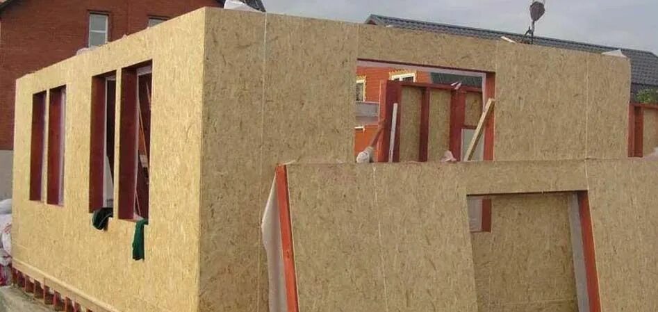 Каркасный дом. Каркас домика. Каркасный одноэтажный дом из доски 50х100. Каркасно щитовой домик. Видео щитовых домов.