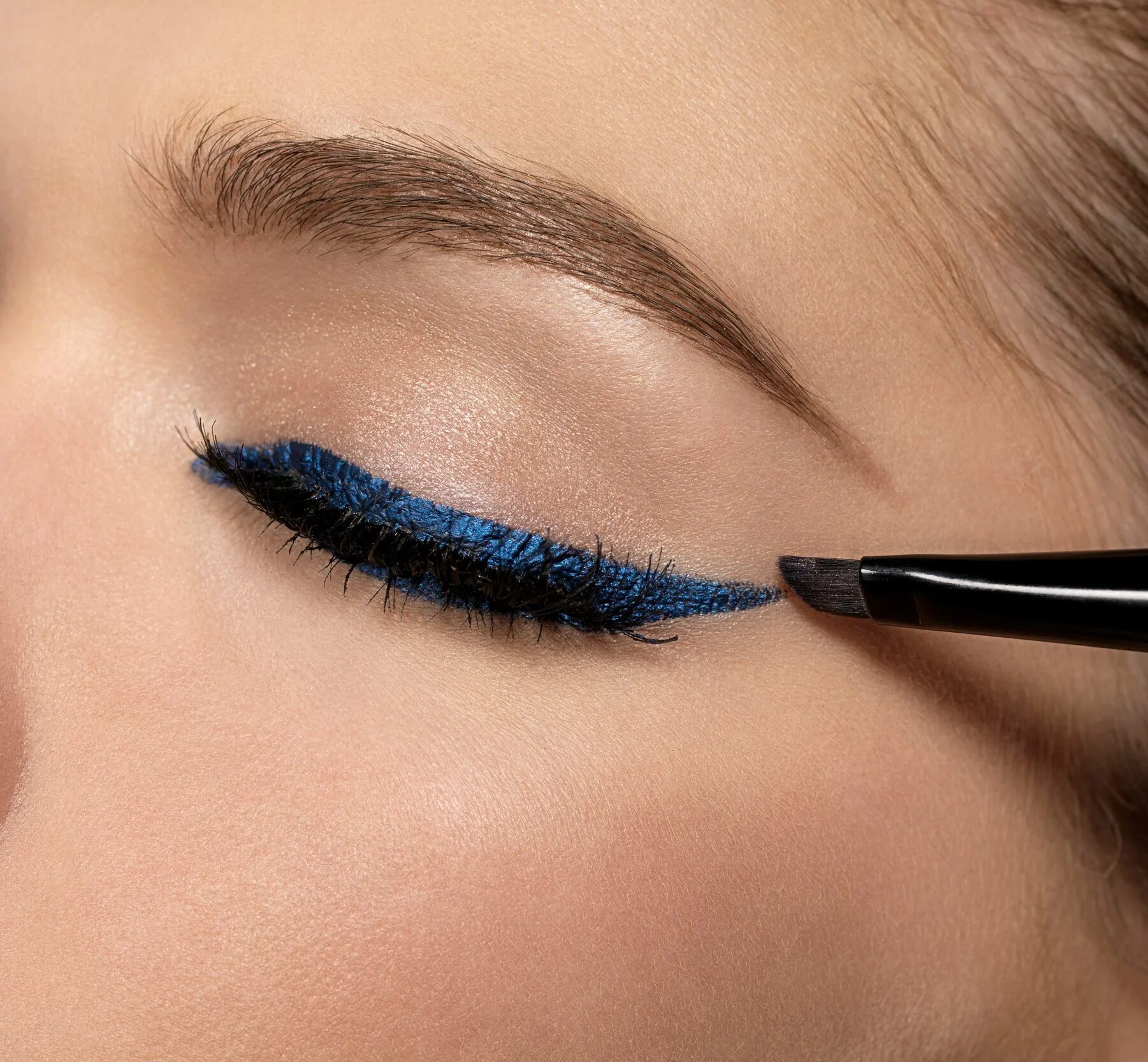 Dip Eye Liner Подводка для век с кисточкой