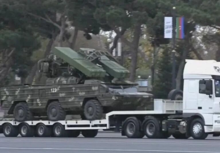 Парад в Баку армянская техника. Армянская Военная техника на параде в Баку. Армянская трофейная техника на параде в Баку. Парад в Баку трофейная техника.