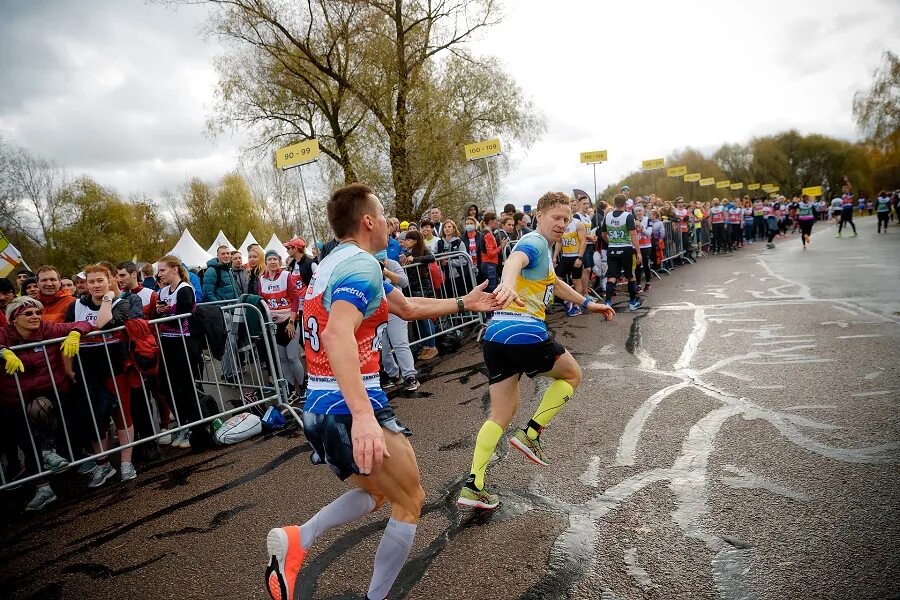 Амурский марафон бег к мечте. Эстафета Grom. Эстафета Grom relay. Московский полумарафон эстафета Легков.