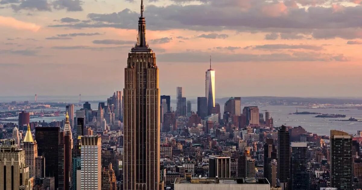 Здание эмпайр стейт билдинг. Эмпайр-стейт-билдинг нью-йорк фото. 102 этаж. Эмпайр билдинг изнутри. Здание эмпайр стейт в нью-йорке.