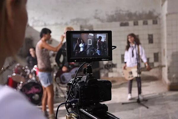 Сняться в клипе. Сняться в клипе парень. Назар грабар и лобода. Regard певец ride. Актер назар грабар.