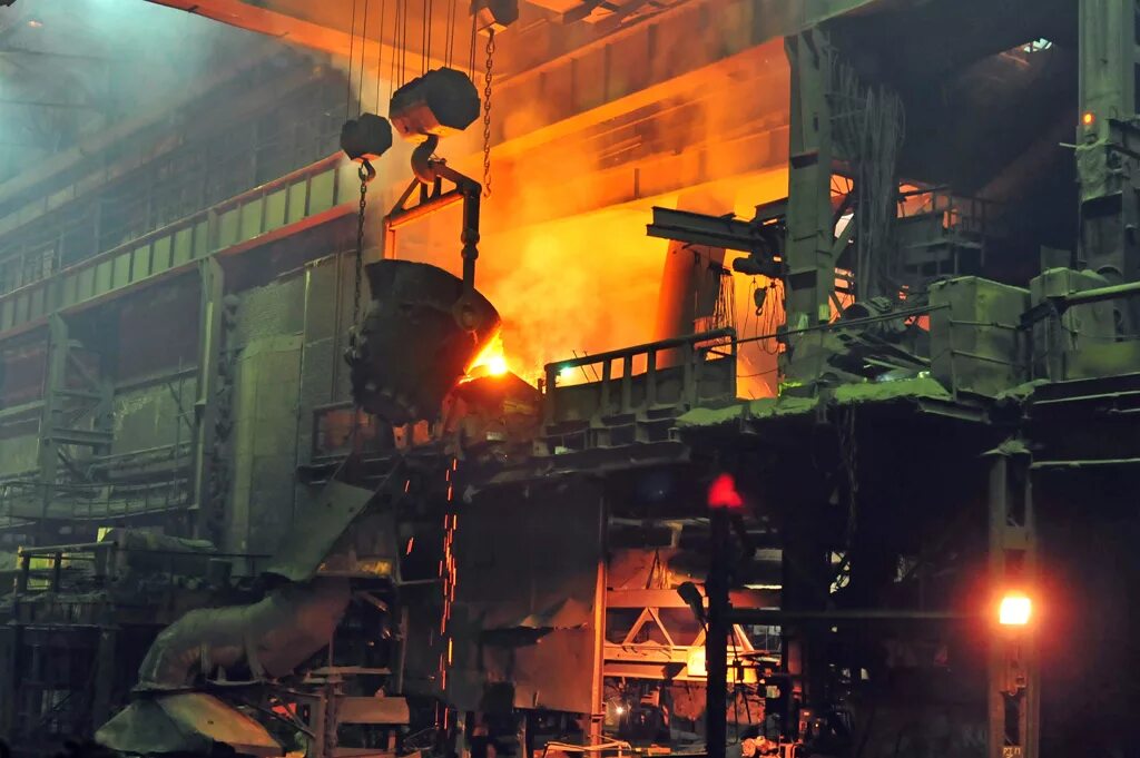 Апатиты цветная металлургия. Мончегорск центр цветной металлургии. Город мончегорск город металлургов. Мончегорск центр цветной металлургии. Норильск медный завод плавильный цех.