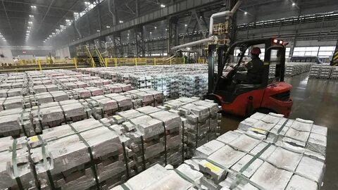 Где расположены крупные алюминиевые заводы