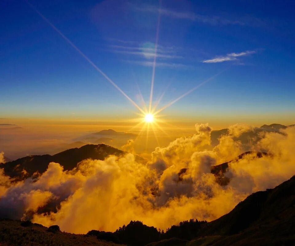 Look the sun shine. Небо солнце. Горы солнце. Солнце в облаках. Солнечное небо.