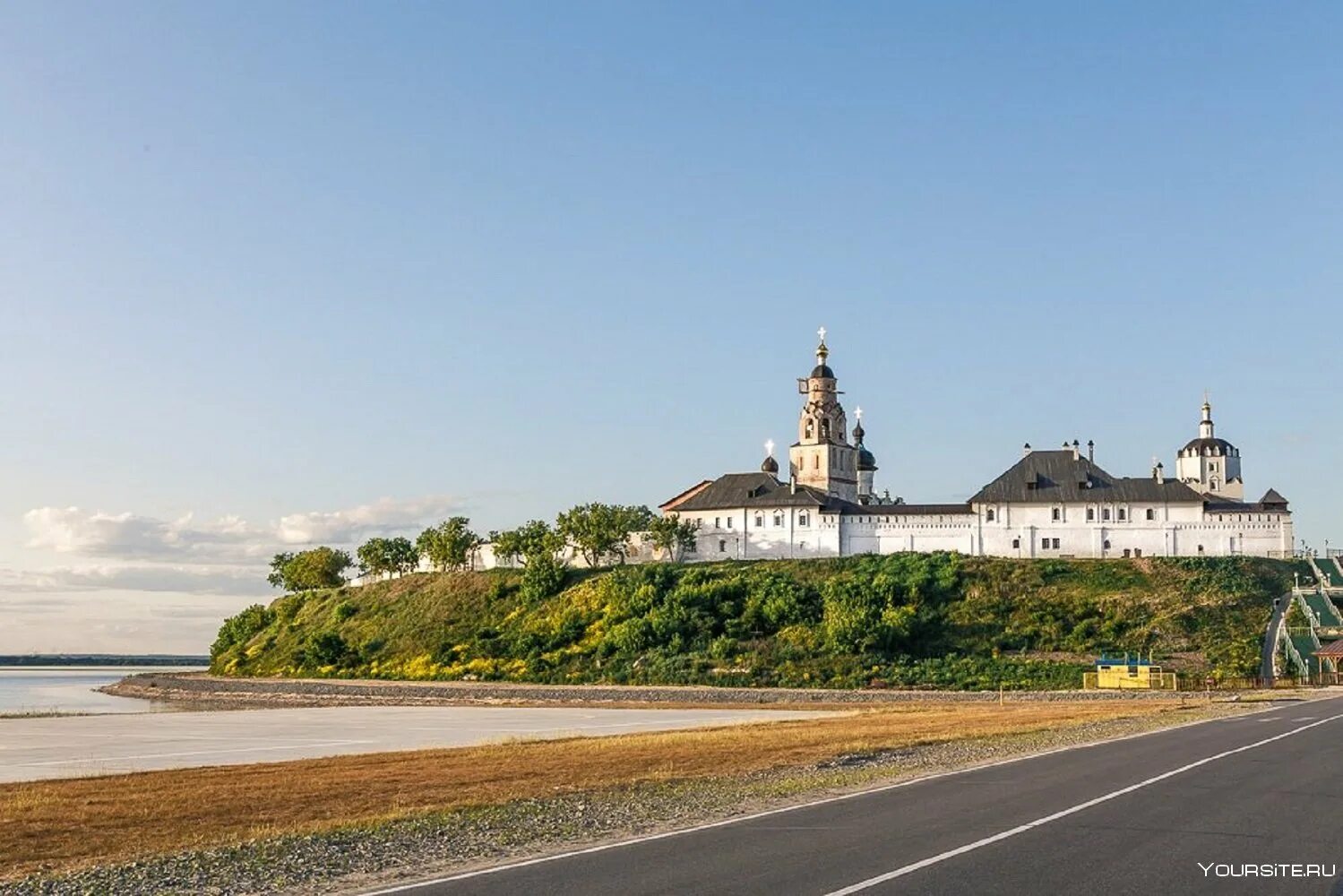 Остров свияжск фото. Монастырь в казани на острове свияжск. Свияжск остров-град троицкая церковь. Остров свияжск фото. Остров свияжск фото.