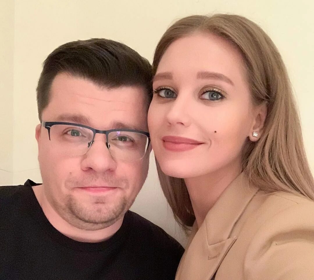 Гарик харламов и асмус. Гарик харламов и его новая девушка. Почему гарик развелся. Харламов асмус развод. Харламов асмус развод.