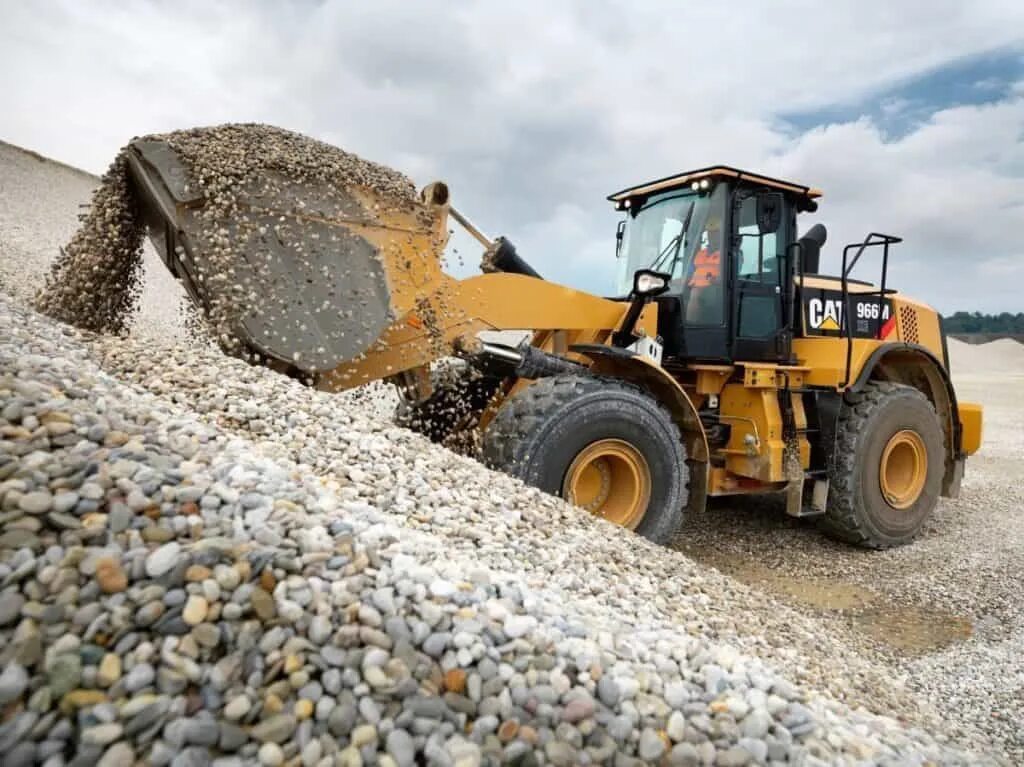 Водитель погрузчика категории. Трактор jcb телескопический погрузчик. Машинист бульдозера. Тракторист машинист. Погрузчик sdlg управление фронтальный погрузчик.