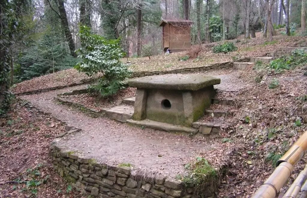 Дольмен краснодарский край сочи ручей малый фото Дольмены Капибге, Сочи. Как добраться, фото, видео, отели, цены 2024 Туристер.