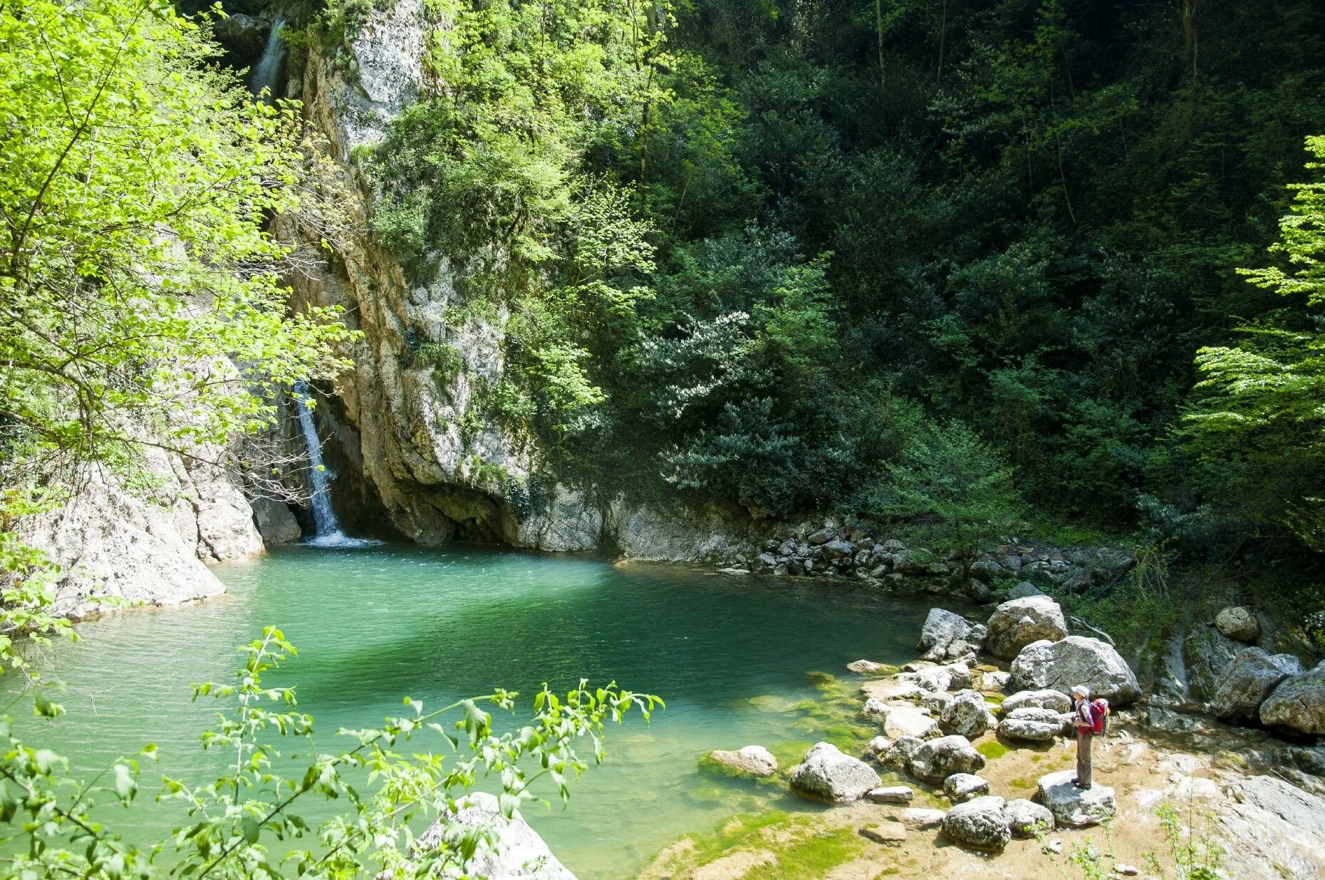 Достопримечательности краснодарского края. Агурский водопад Сочи. Река Агура Сочи. Агурское ущелье в Сочи. Мацеста Агурские водопады.