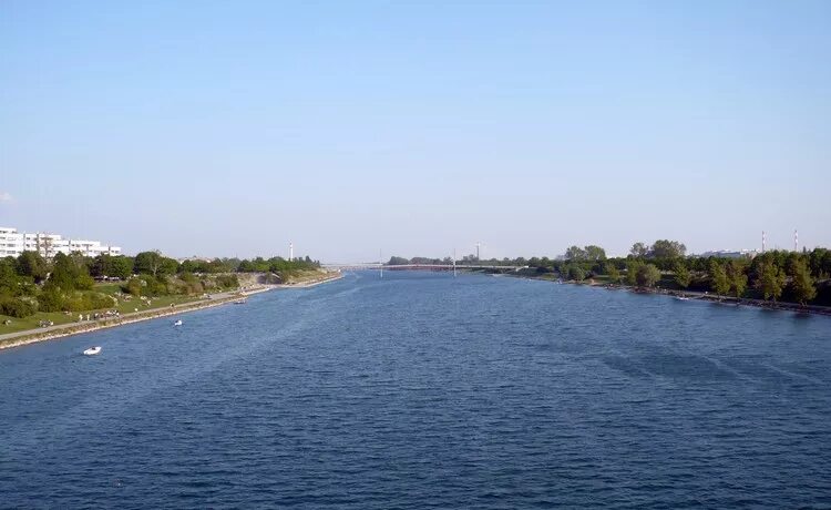 Река дунай презентация. Дунай турция. Река дунай на украине. Красивые виллы сербии у реки дунай фото. Дунай бадирханов.