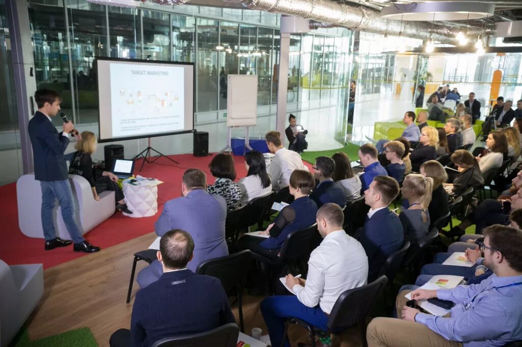 Создание центра инноваций. Роль научного центра сколково. Научно инновационный центр. Технопарк сколково москва. Сколково инновационный центр презентация.