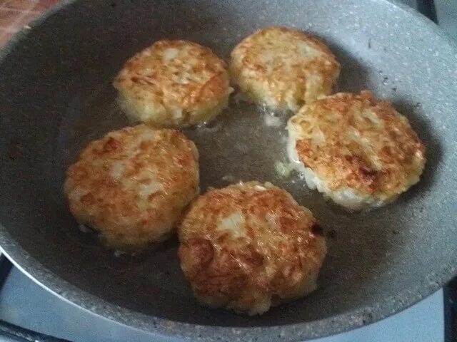 Котлеты наизнанку. Кухня наизнанку котлеты из фарша. кухня наизнанку капустные котлеты. кухня наизнанку котлеты из фарша в духовке. котлеты из фарша и капусты в духовке.