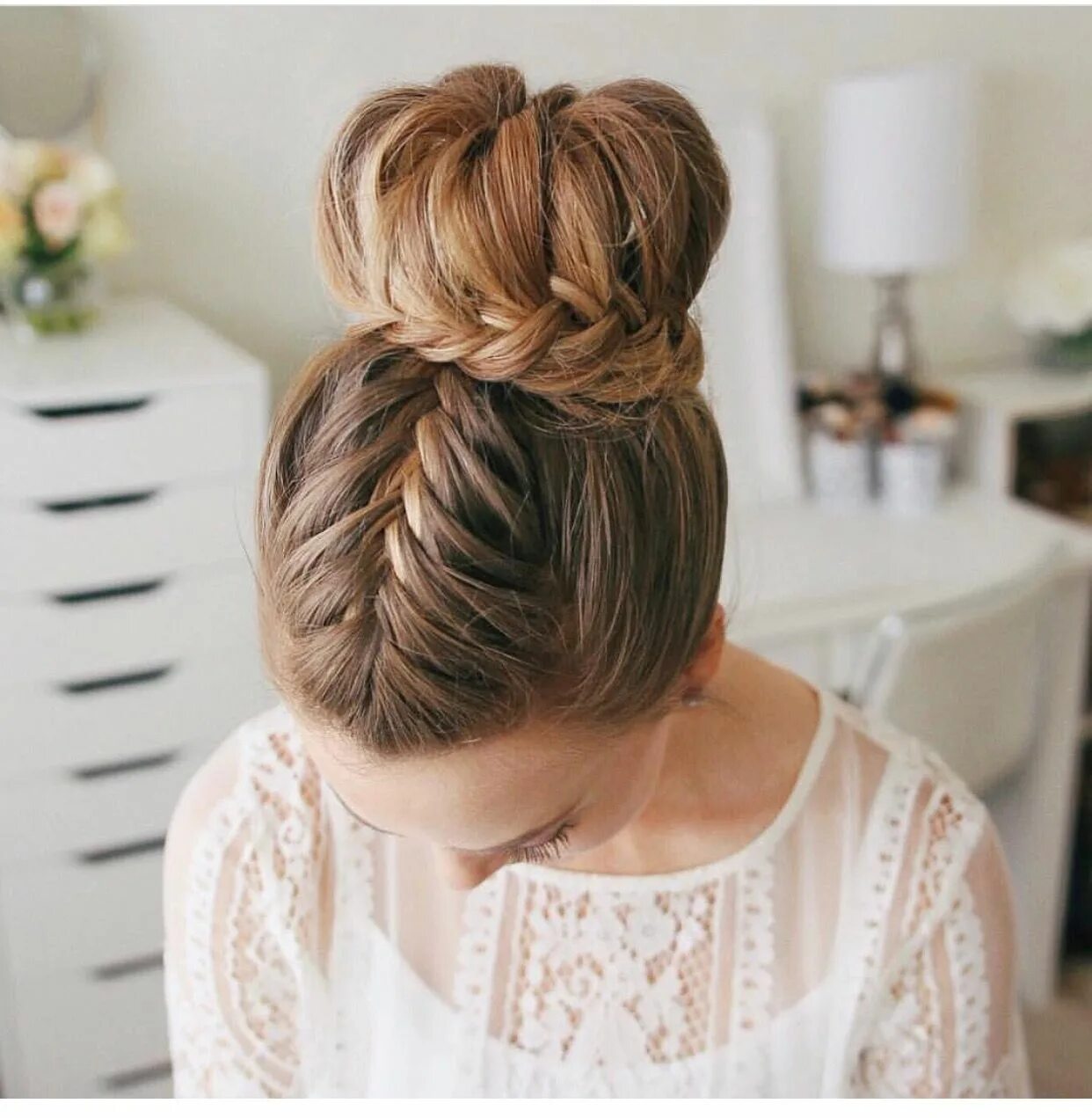 Fransız Örgü Topuzu Saç Stili Nasıl Yapılır Hair styles, Upside down french brai