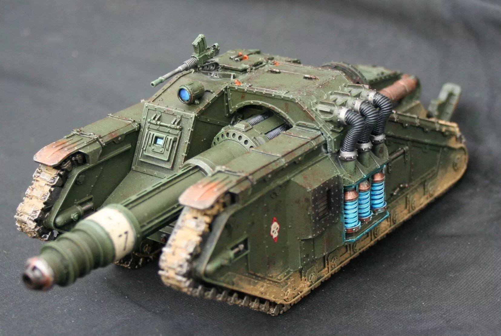 Tank hunter. Танк Малкадор вархаммер. Вархаммер 40000 Вальдор танк. Warhammer 40k танк Малкадор. Танк Рагнарек вархаммер 40000.