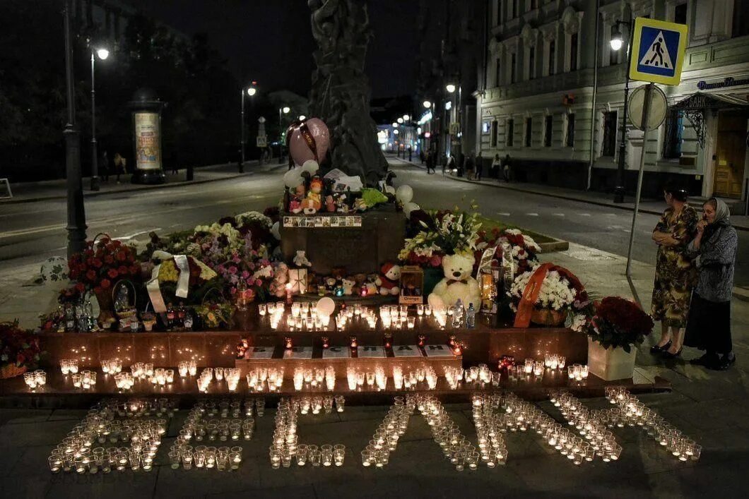 Памятник жертвам терроризма на дубровке. Мемориал жертвам на дубровке. Памяти жертв террористических актов. Памятник жертвам норд-оста. Память о трагедии в беслане.