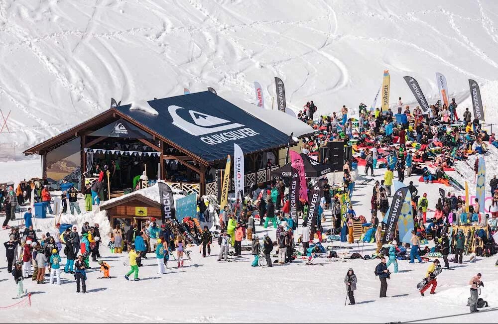 Сноупарк new star camp. Фестиваль нью стар кемп. Песчаная буря сочи 2018 new star camp. Quiksilver new star camp. New star camp бары.